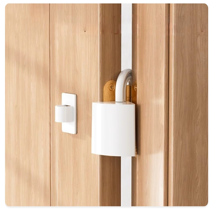 White door hinge finger guard